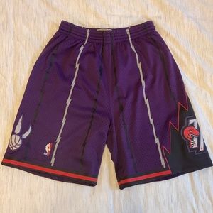 Vintage Toronto Raptors shorts, size XL